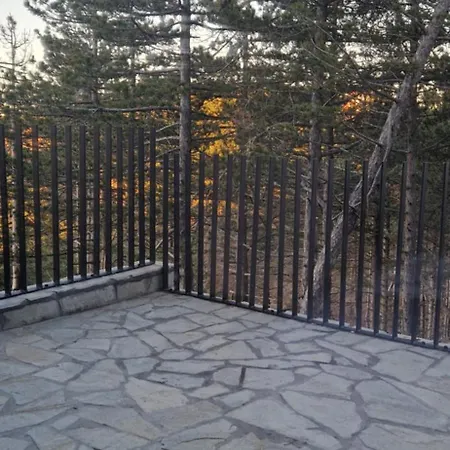 Eleven Twelve Apartman