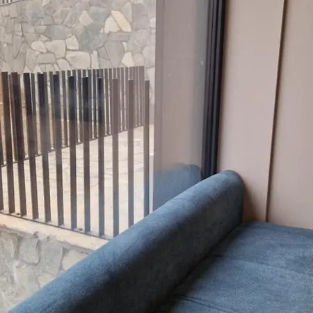 Eleven Twelve Divcibare