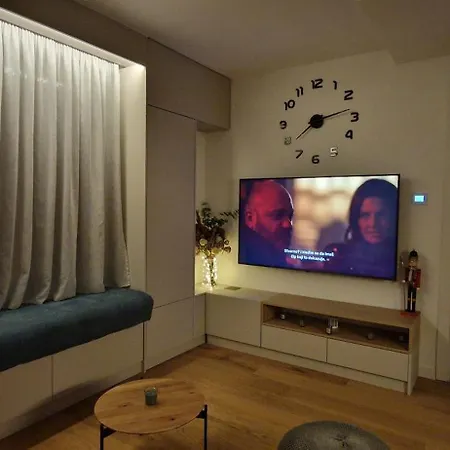 Eleven Twelve * Divcibare