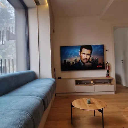 Eleven Twelve Divcibare