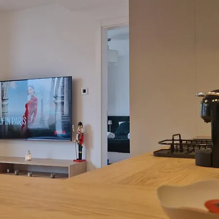 Eleven Twelve Apartman