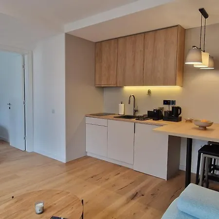 Eleven Twelve Divcibare