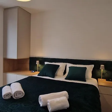 Eleven Twelve Apartman Divcibare