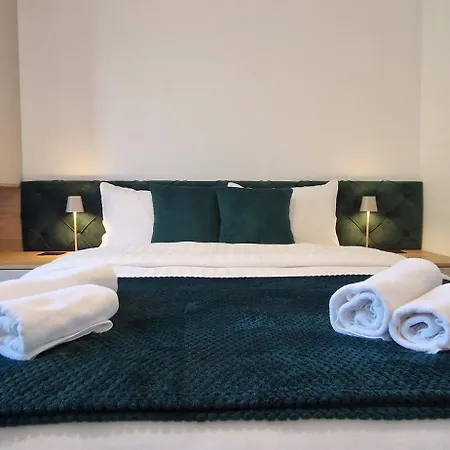 Eleven Twelve Divcibare