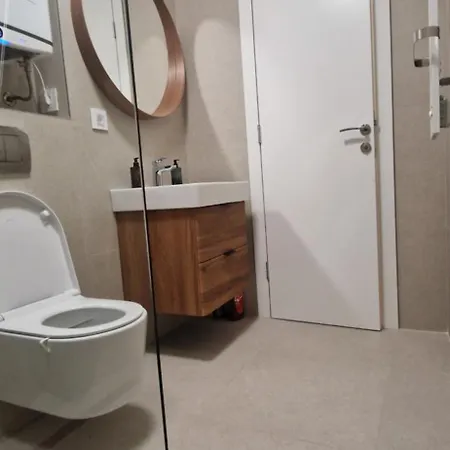 Eleven Twelve Apartman Divcibare