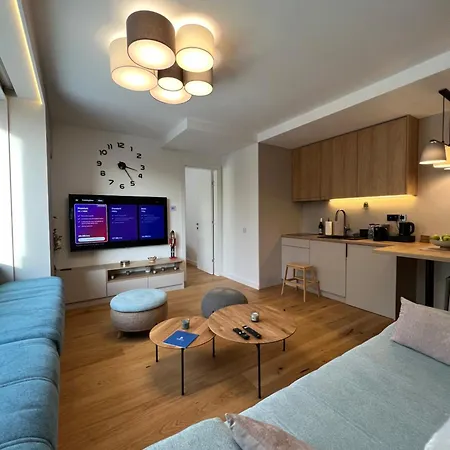 Eleven Twelve Divcibare