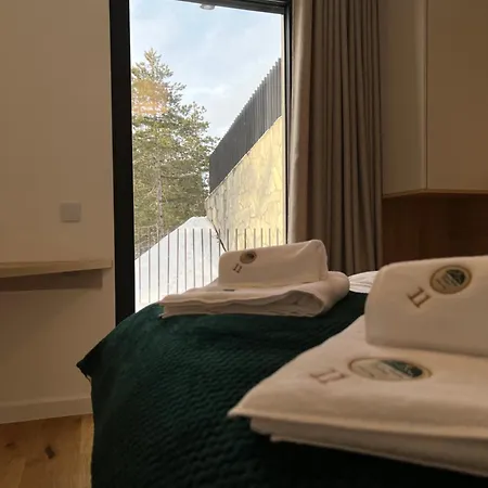 Eleven Twelve Apartman Divcibare