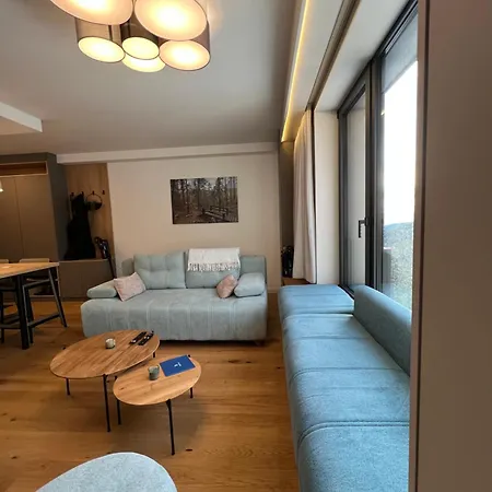 Eleven Twelve Divcibare