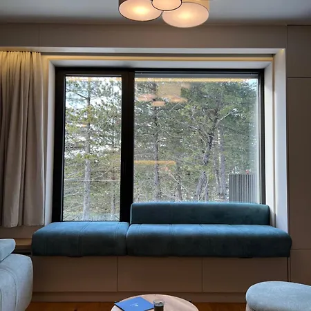 Eleven Twelve * Divcibare