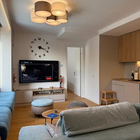 Eleven Twelve * Divcibare