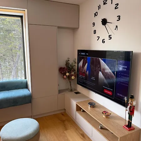 Eleven Twelve Divcibare