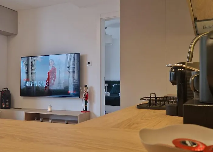 Eleven Twelve 아파트